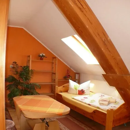 Deutsche Eiche Fruehstueckspension Und Ferienwohnungen Grossschoenau Exterior photo